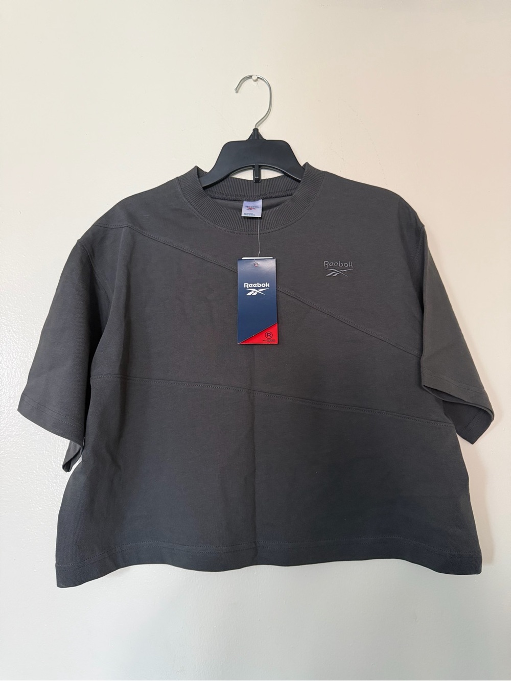 *BRAND NEW* Reebok Classic ShortSleeve Crew Neck Cropped Charcoal Small TeeShirt